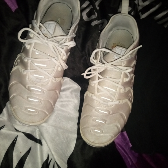 Stuff - Picture 6 of 16